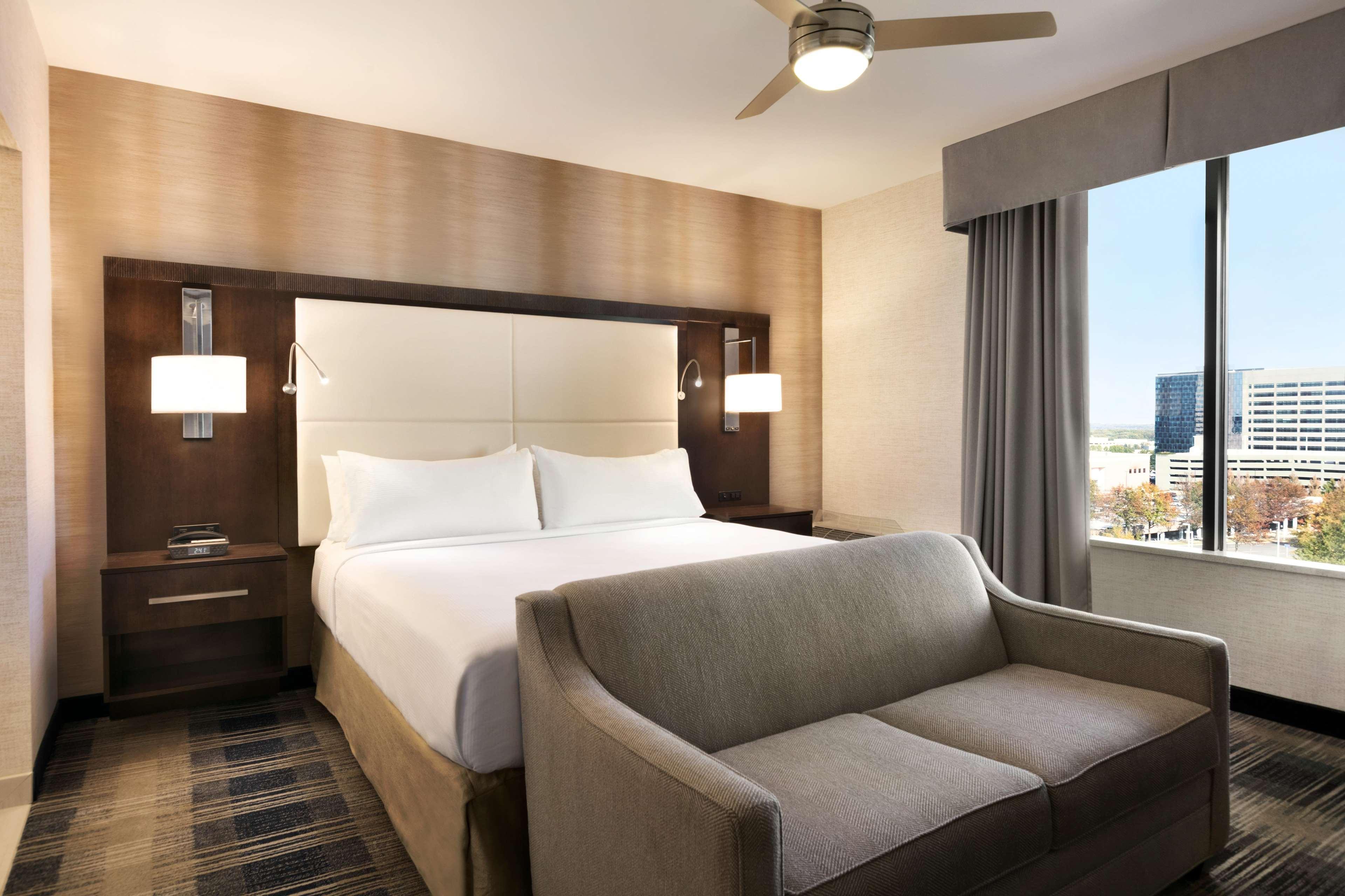 Doubletree By Hilton Mclean Tysons Tysons Corner Exterior foto