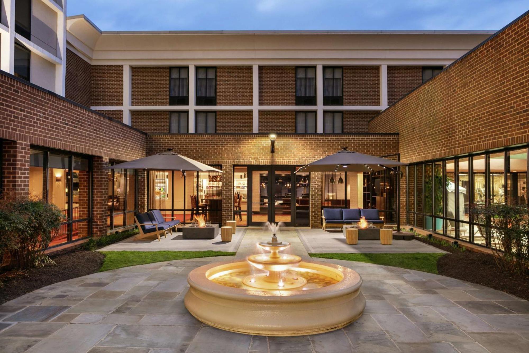 Doubletree By Hilton Mclean Tysons Tysons Corner Exterior foto